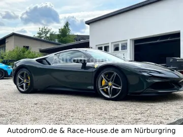 FERRARI SF90 Grigio Scuro Carbonsitze Liftsystem MwSt.
