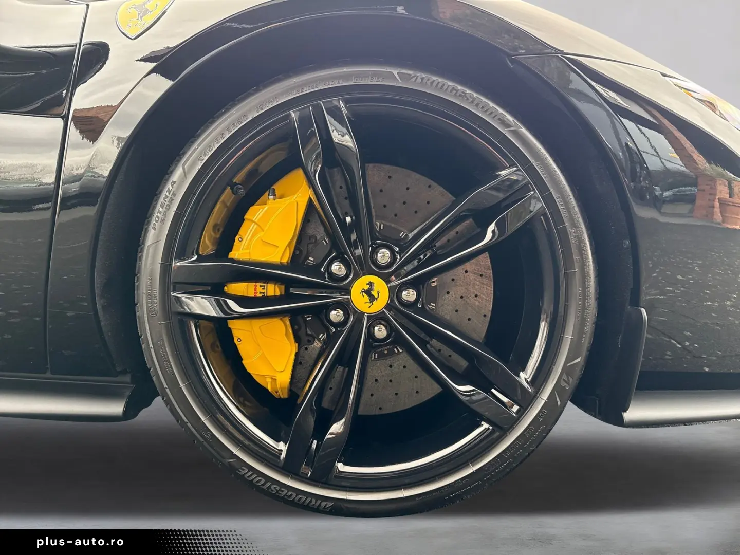 FERRARI 296 GTS  Embleme Navi PDC Klima Leder