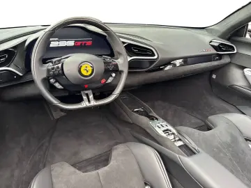 FERRARI 296 GTS  Embleme Navi PDC Klima Leder