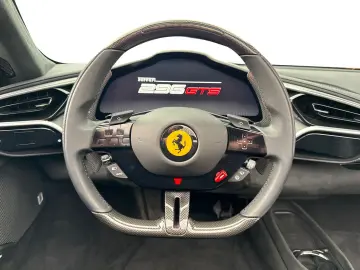 FERRARI 296 GTS  Embleme Navi PDC Klima Leder