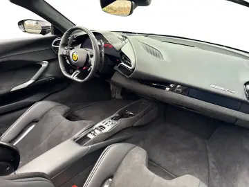 FERRARI 296 GTS  Embleme Navi PDC Klima Leder