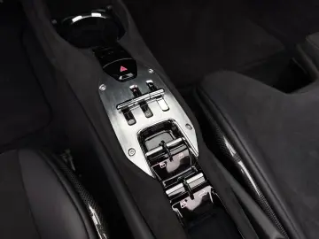 FERRARI 296 GTS  Embleme Navi PDC Klima Leder