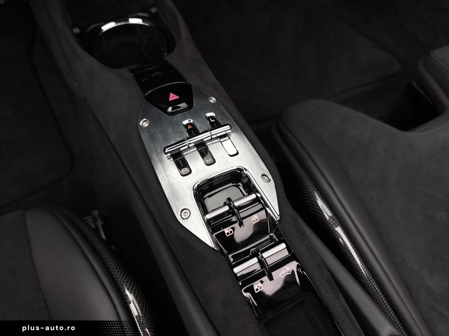 FERRARI 296 GTS  Embleme Navi PDC Klima Leder