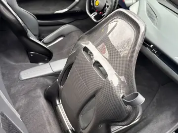 FERRARI 296 GTS  Embleme Navi PDC Klima Leder