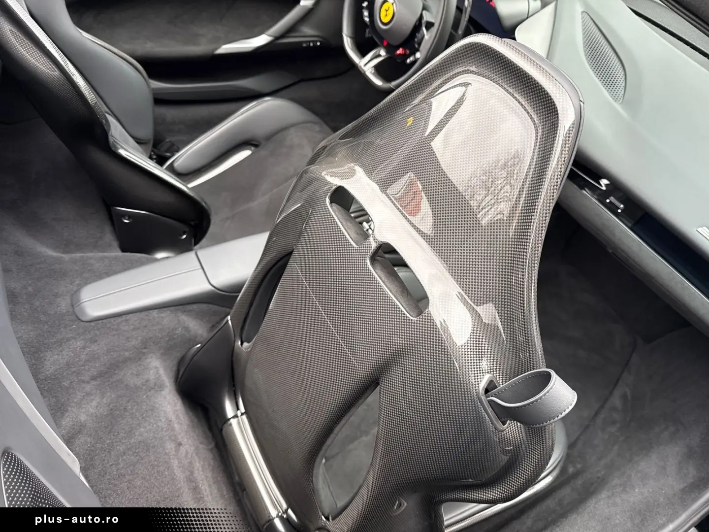 FERRARI 296 GTS  Embleme Navi PDC Klima Leder