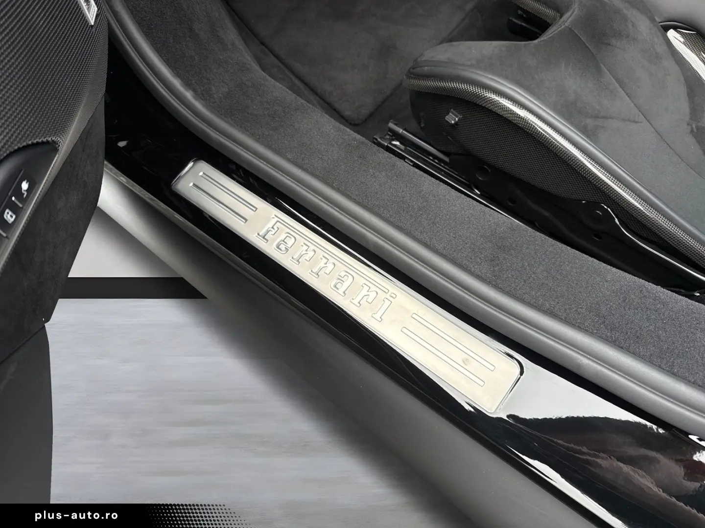 FERRARI 296 GTS  Embleme Navi PDC Klima Leder