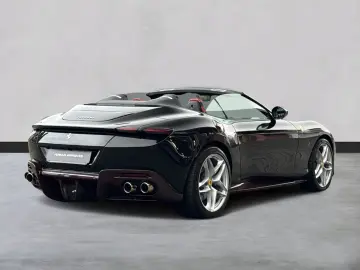 FERRARI Roma Spider  LED-Scheinwerfer 20 Zoll Felge