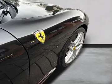 FERRARI Roma Spider  LED-Scheinwerfer 20 Zoll Felge