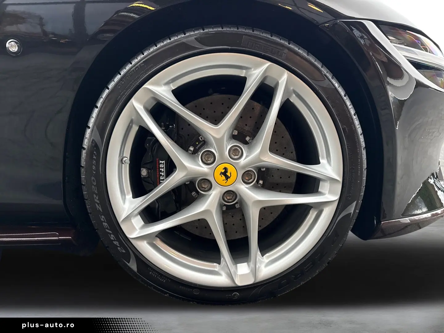 FERRARI Roma Spider  LED-Scheinwerfer 20 Zoll Felge