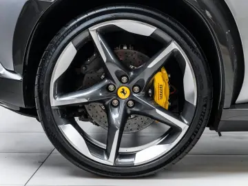 FERRARI Purosangue V12 DCT 4WD