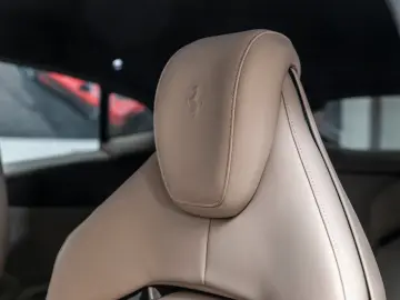 FERRARI Purosangue V12 DCT 4WD
