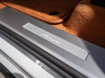 BENTLEY Bentayga EWB Azure First Edition