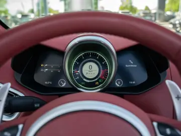 ASTON MARTIN V8 Vantage Roadster