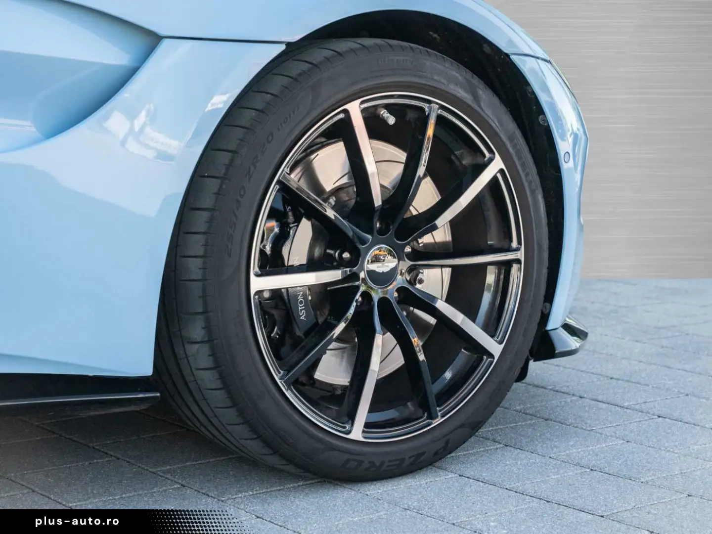 ASTON MARTIN V8 Vantage Roadster