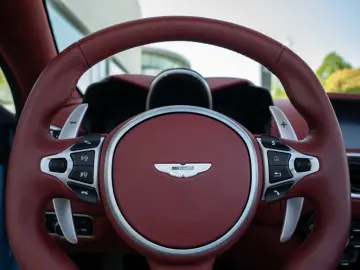 ASTON MARTIN V8 Vantage Roadster