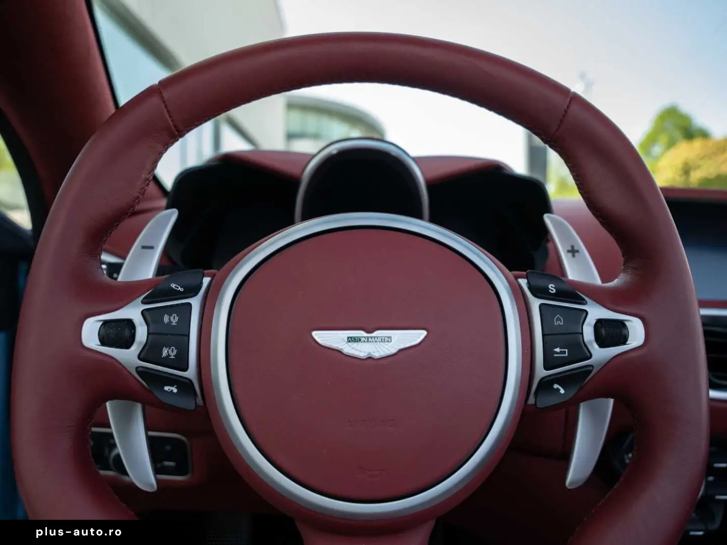 ASTON MARTIN V8 Vantage Roadster