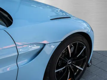 ASTON MARTIN V8 Vantage Roadster