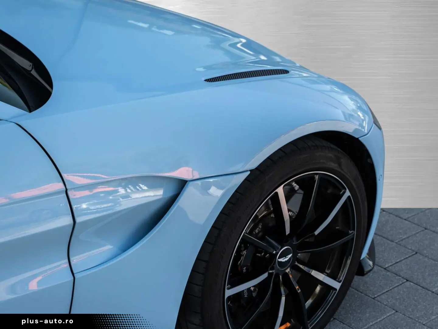 ASTON MARTIN V8 Vantage Roadster