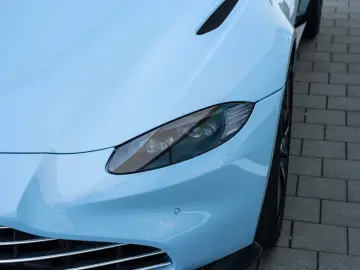 ASTON MARTIN V8 Vantage Roadster