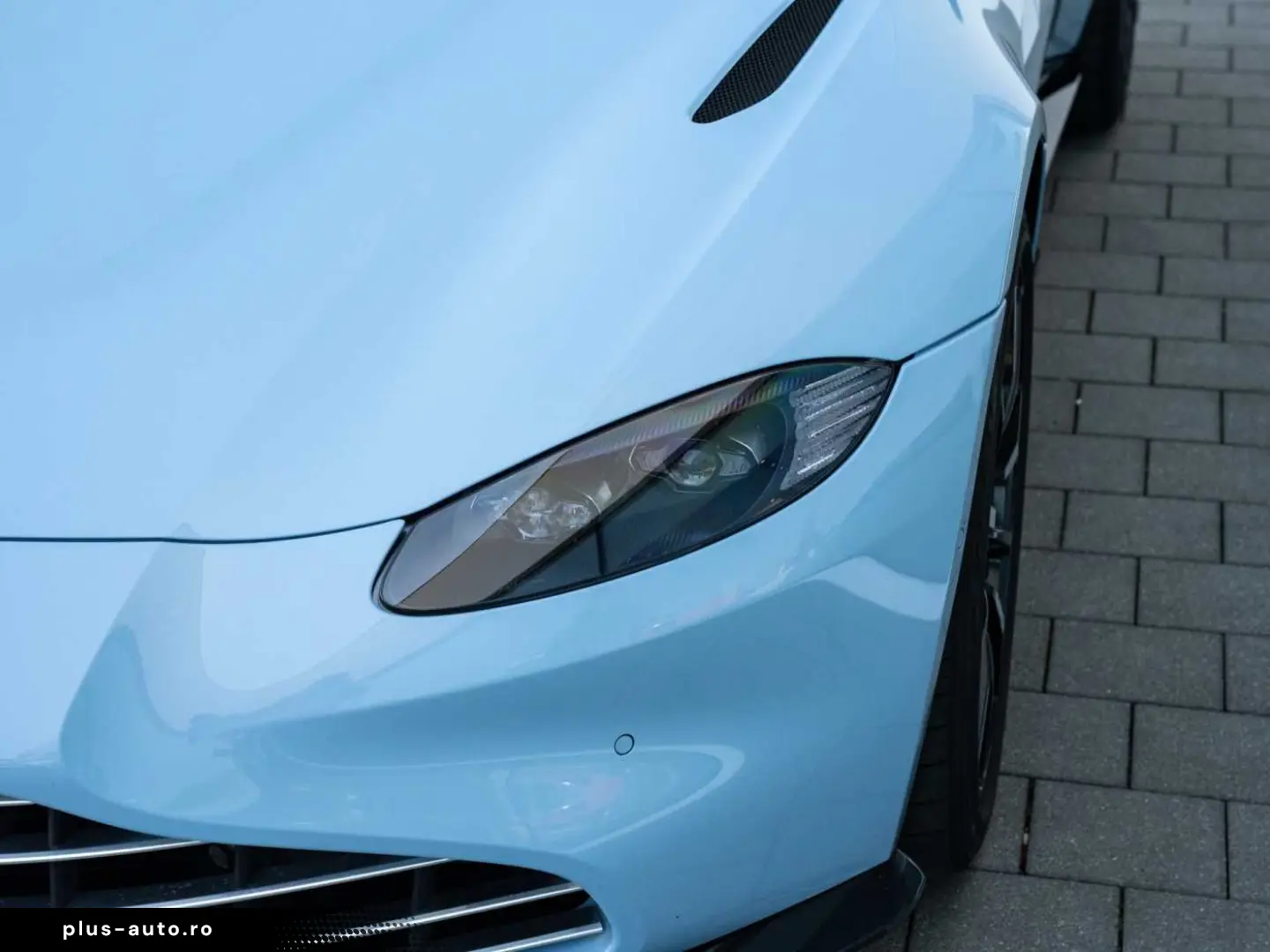 ASTON MARTIN V8 Vantage Roadster