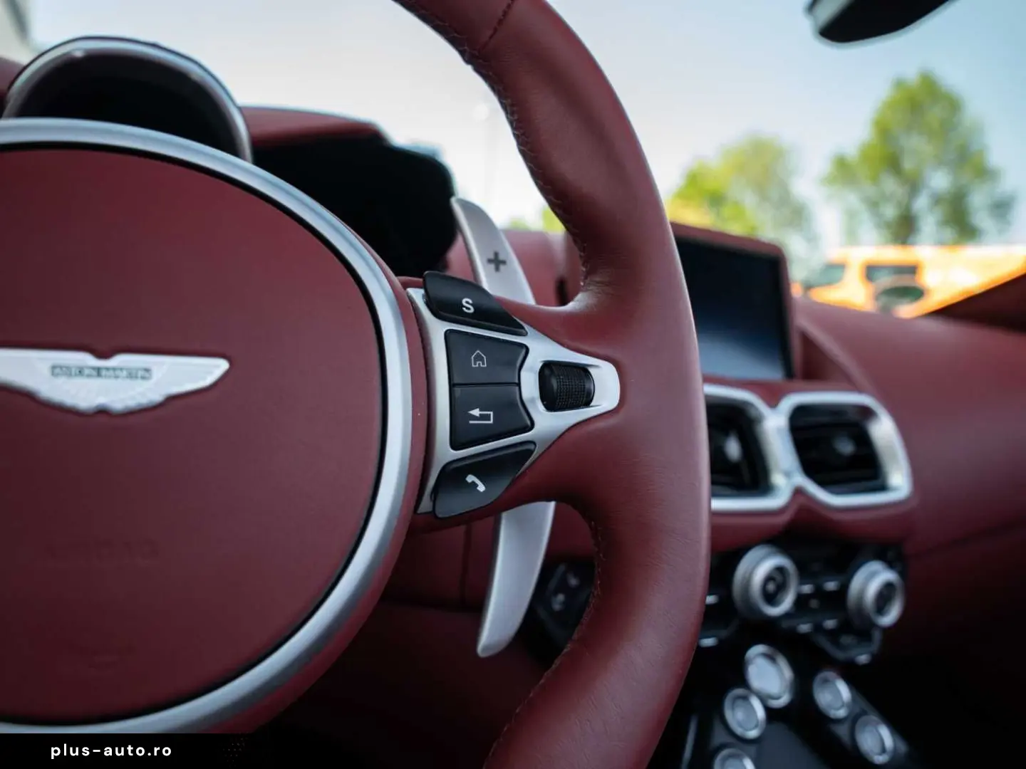 ASTON MARTIN V8 Vantage Roadster