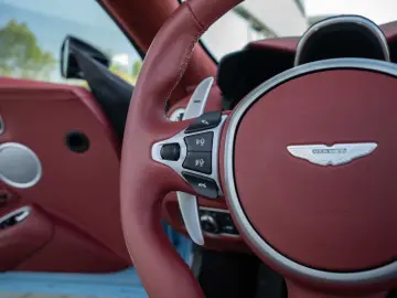 ASTON MARTIN V8 Vantage Roadster