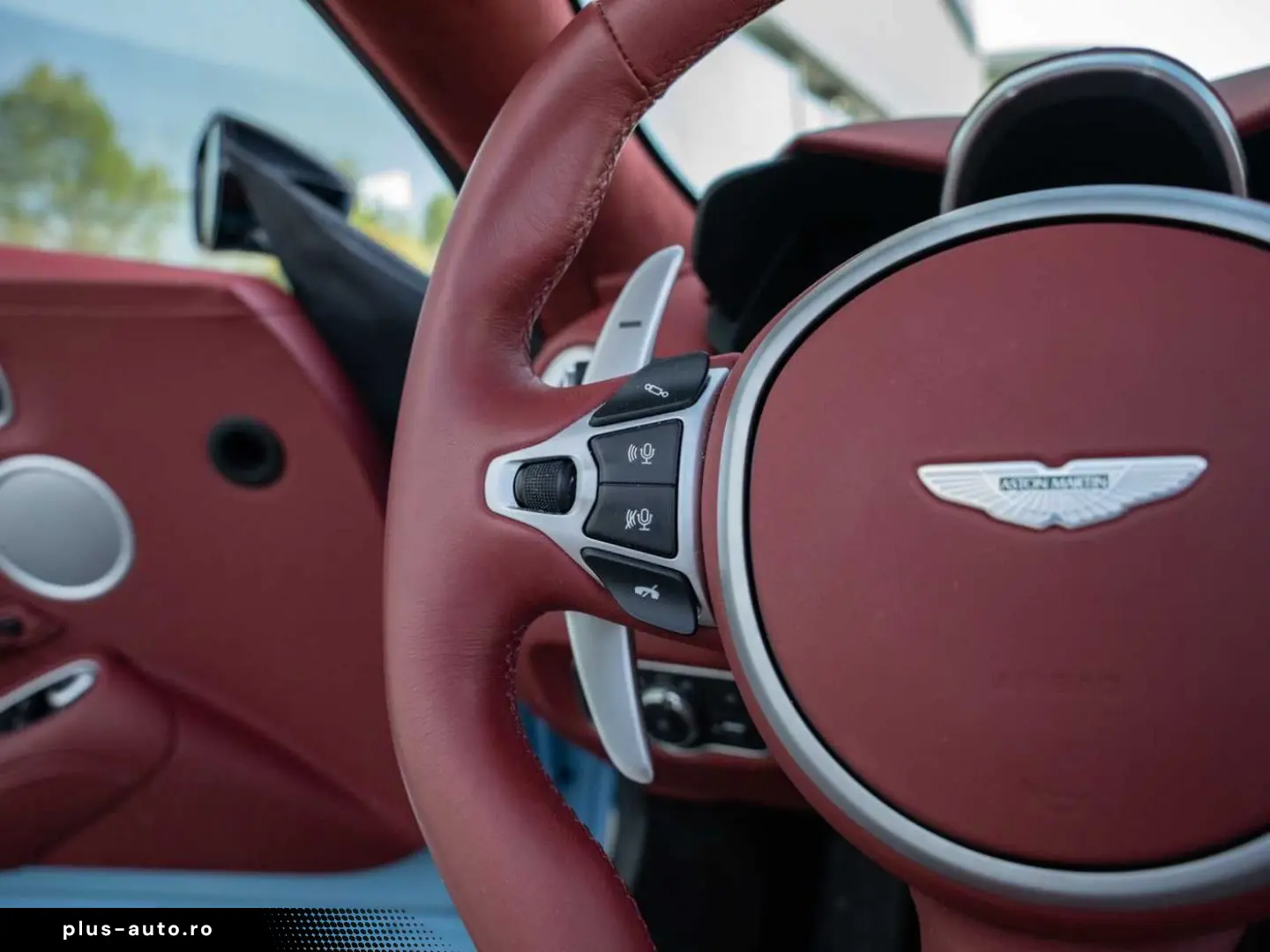ASTON MARTIN V8 Vantage Roadster