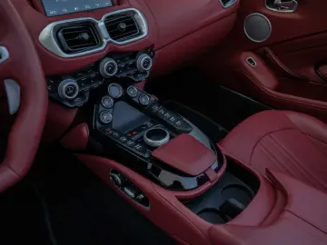 ASTON MARTIN V8 Vantage Roadster
