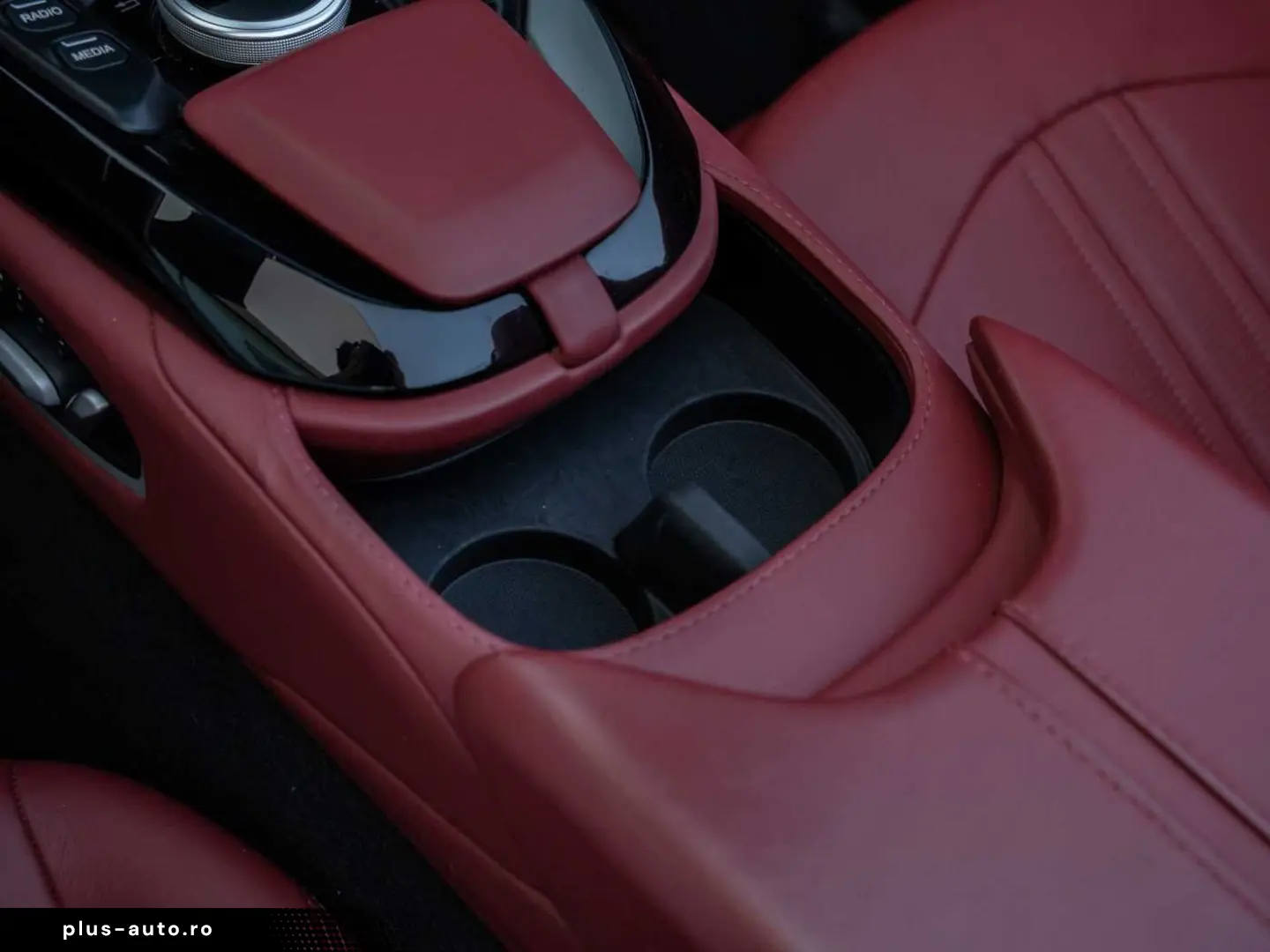 ASTON MARTIN V8 Vantage Roadster