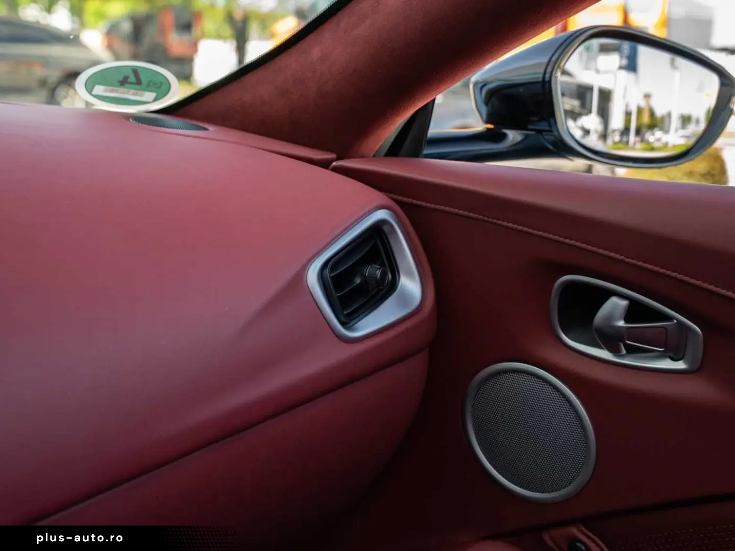 ASTON MARTIN V8 Vantage Roadster