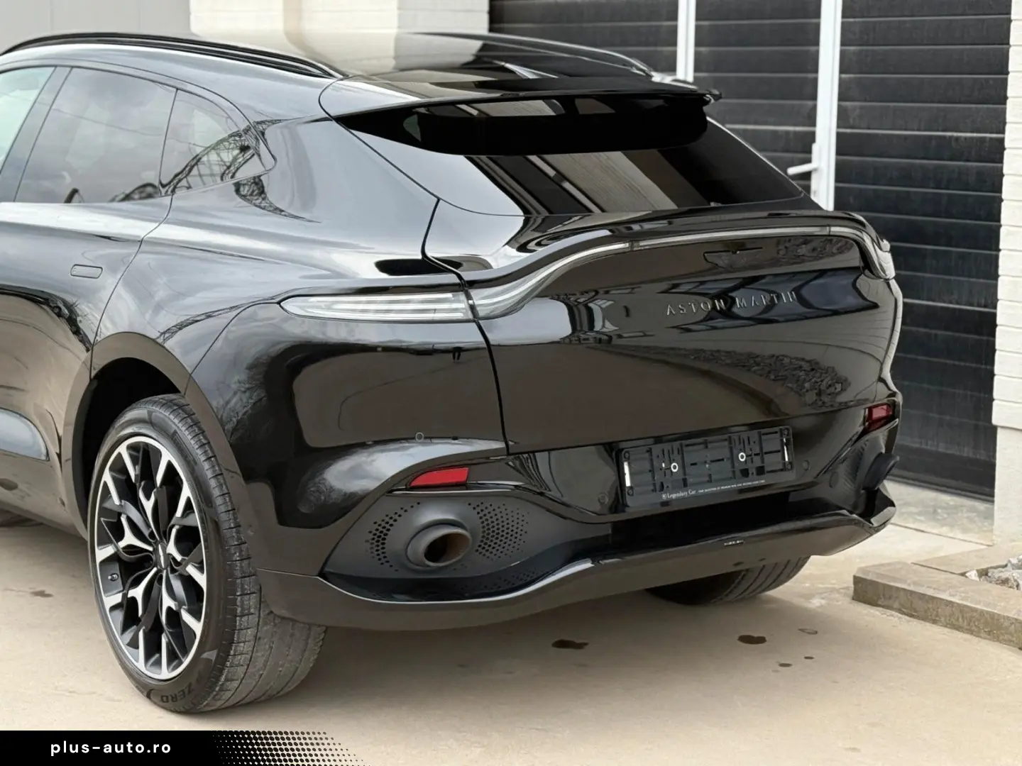 ASTON MARTIN DBX 4.0 V8