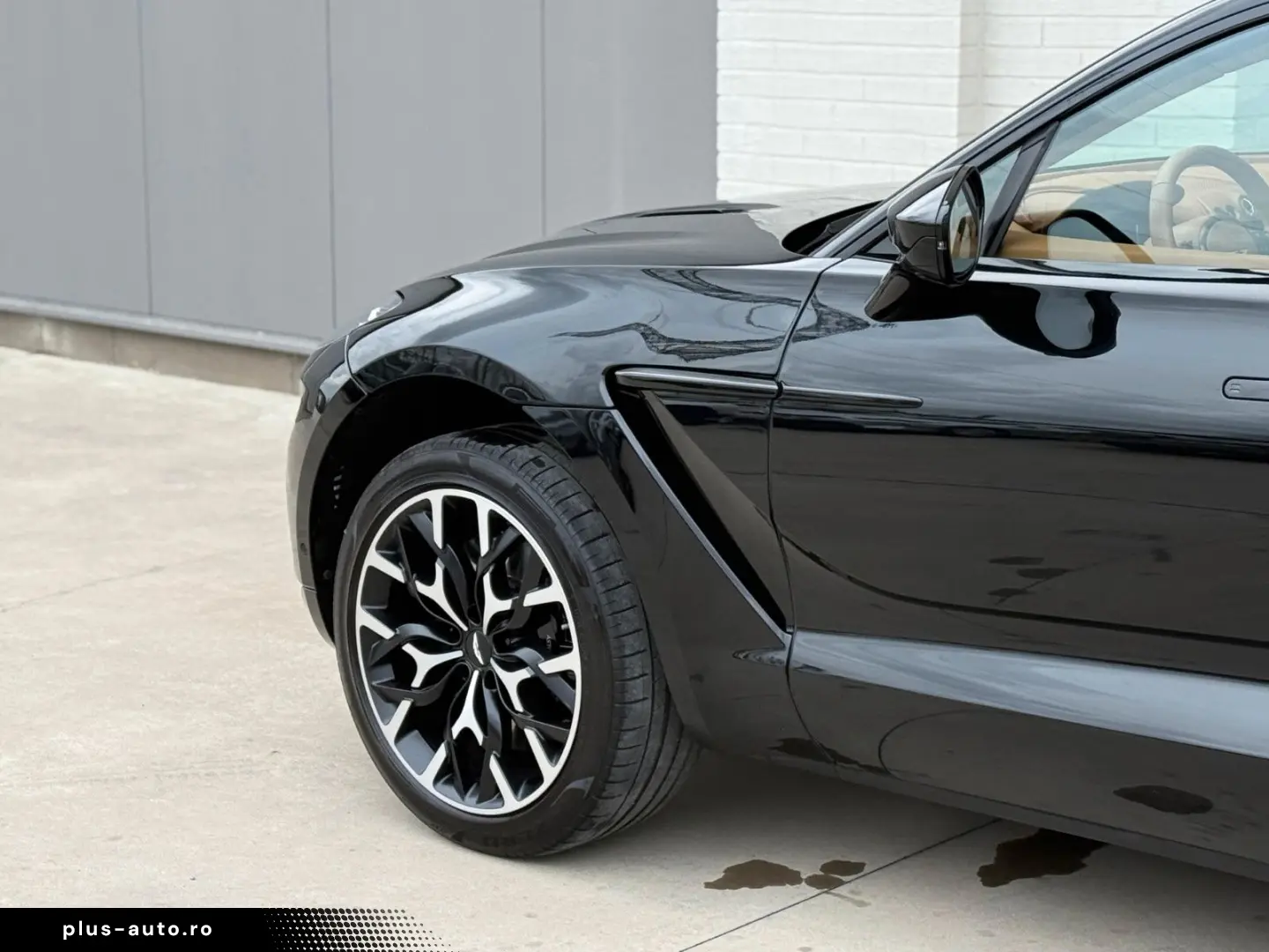 ASTON MARTIN DBX 4.0 V8