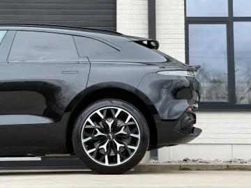 ASTON MARTIN DBX 4.0 V8