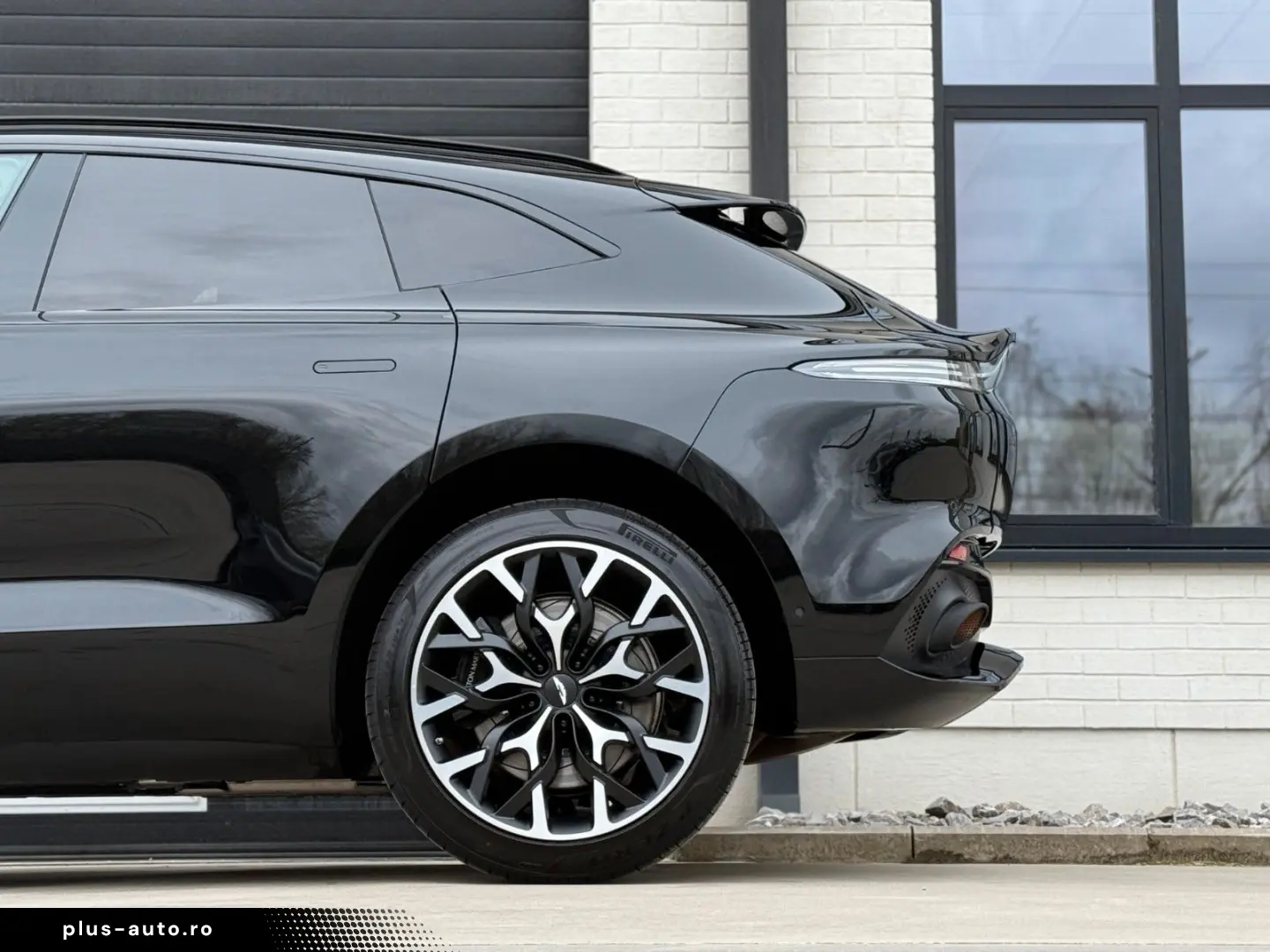 ASTON MARTIN DBX 4.0 V8