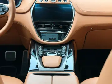 ASTON MARTIN DBX 4.0 V8
