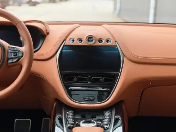 ASTON MARTIN DBX 4.0 V8
