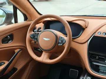 ASTON MARTIN DBX 4.0 V8