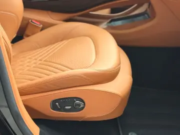 ASTON MARTIN DBX 4.0 V8