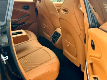 ASTON MARTIN DBX 4.0 V8