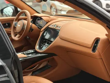 ASTON MARTIN DBX 4.0 V8