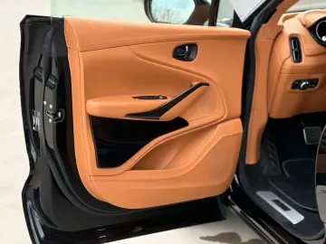 ASTON MARTIN DBX 4.0 V8