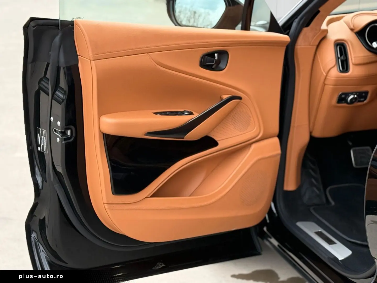 ASTON MARTIN DBX 4.0 V8