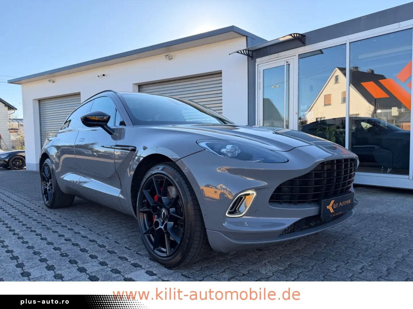 ASTON MARTIN DBX 4.0 V8  1.HD CARBON 22ZOLL PANO CHINA GREY
