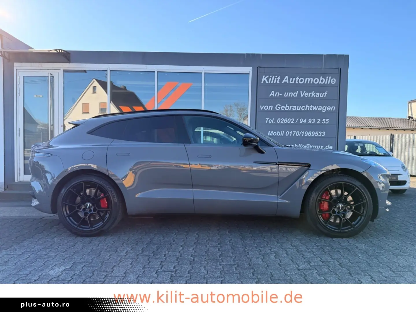 ASTON MARTIN DBX 4.0 V8  1.HD CARBON 22ZOLL PANO CHINA GREY