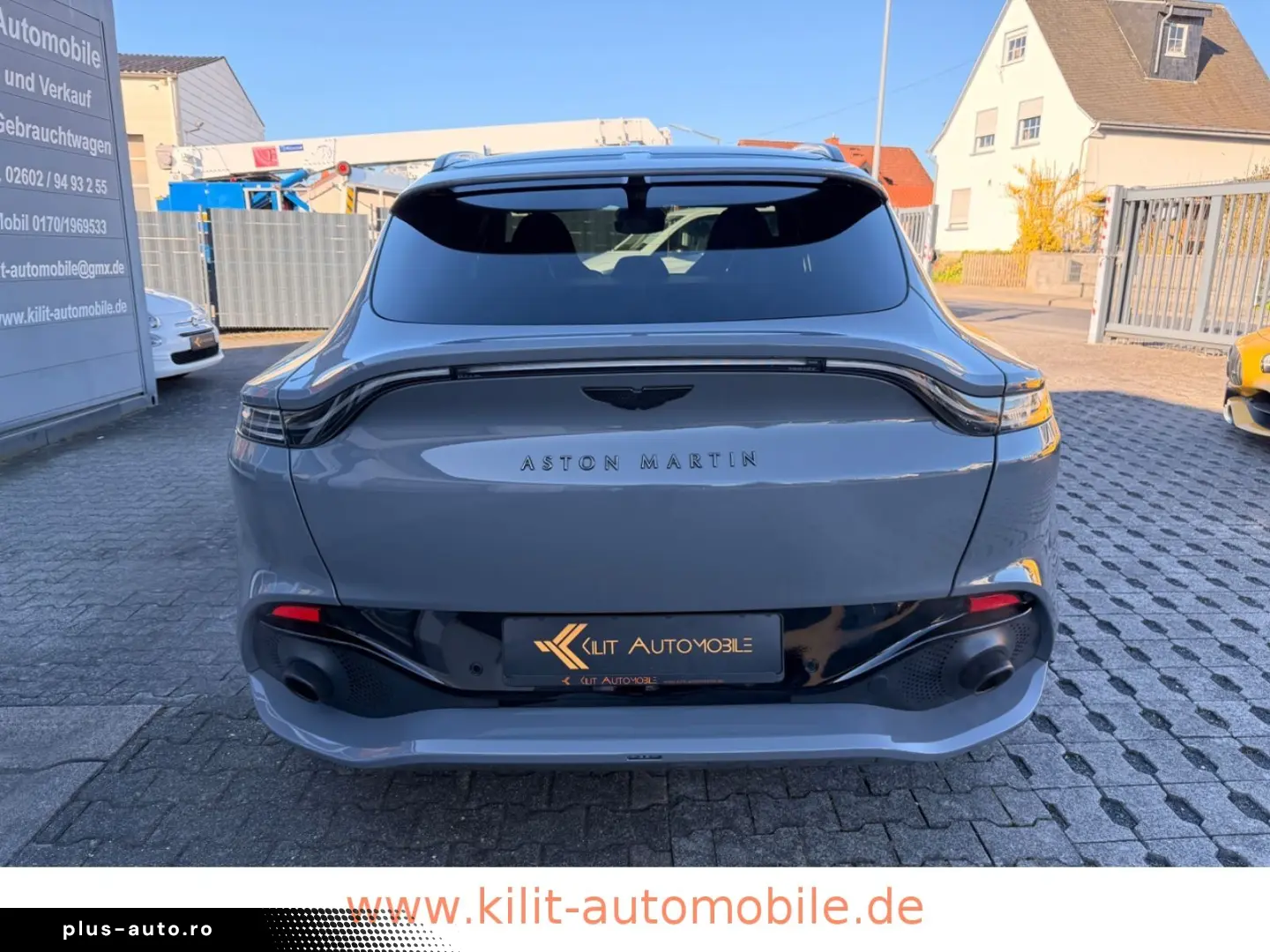 ASTON MARTIN DBX 4.0 V8  1.HD CARBON 22ZOLL PANO CHINA GREY