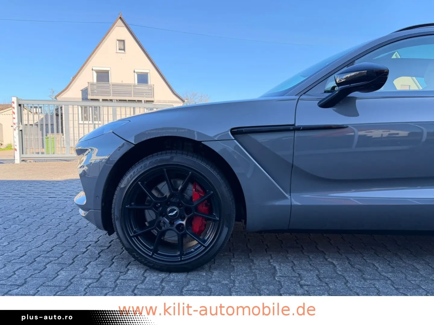 ASTON MARTIN DBX 4.0 V8  1.HD CARBON 22ZOLL PANO CHINA GREY