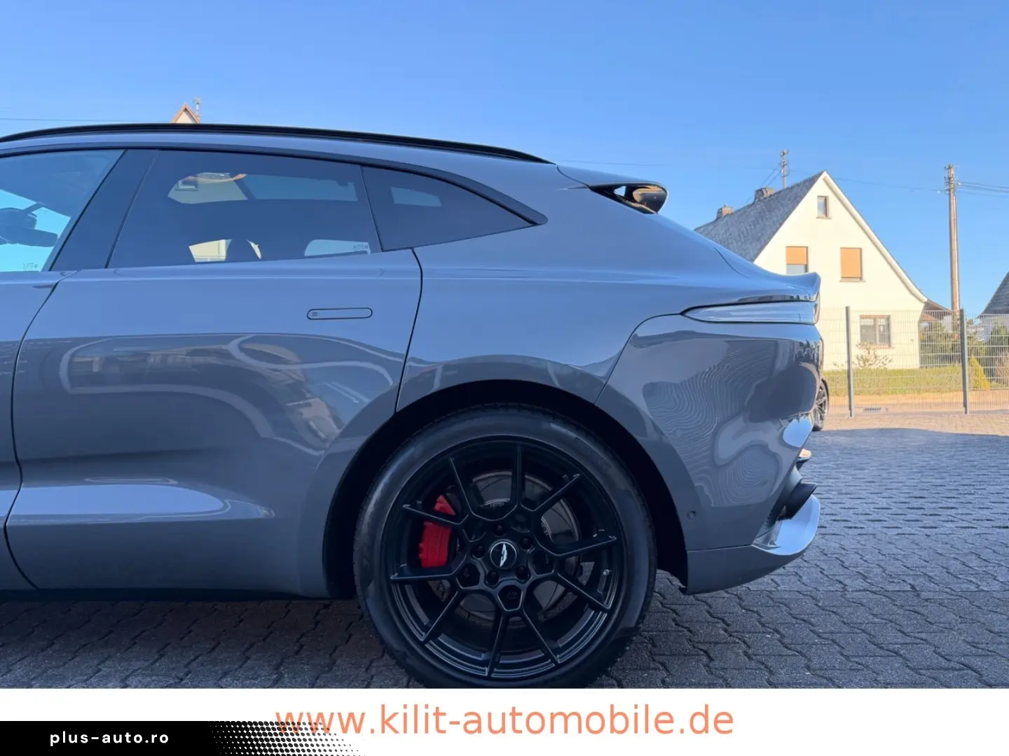 ASTON MARTIN DBX 4.0 V8  1.HD CARBON 22ZOLL PANO CHINA GREY