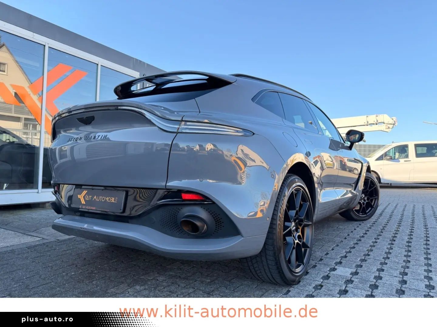 ASTON MARTIN DBX 4.0 V8  1.HD CARBON 22ZOLL PANO CHINA GREY