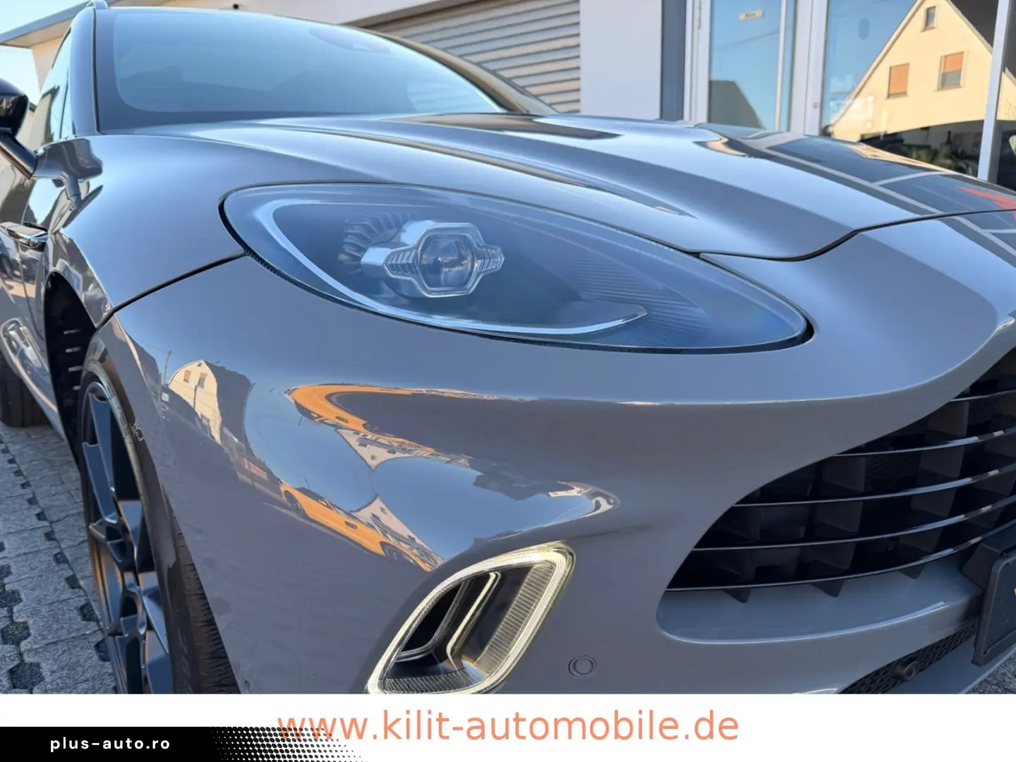 ASTON MARTIN DBX 4.0 V8  1.HD CARBON 22ZOLL PANO CHINA GREY