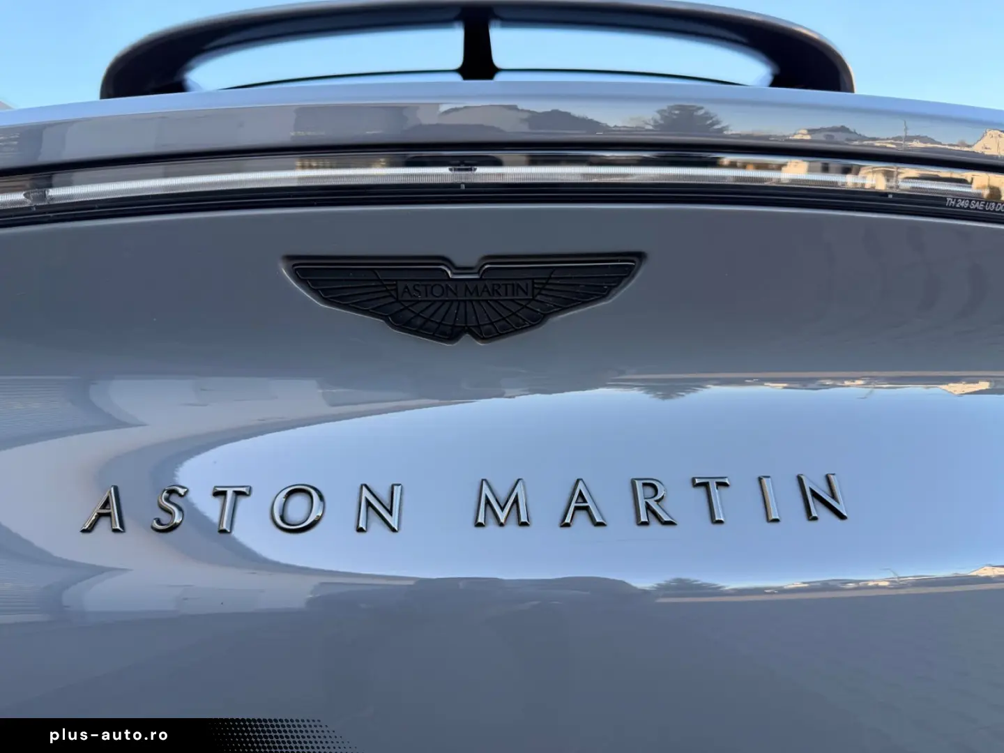 ASTON MARTIN DBX 4.0 V8  1.HD CARBON 22ZOLL PANO CHINA GREY